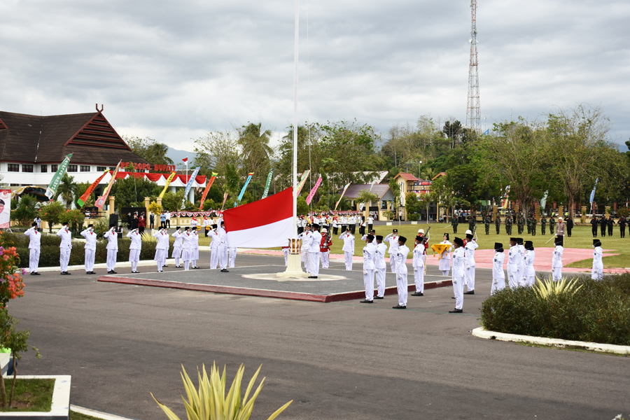 pengibaran bendera